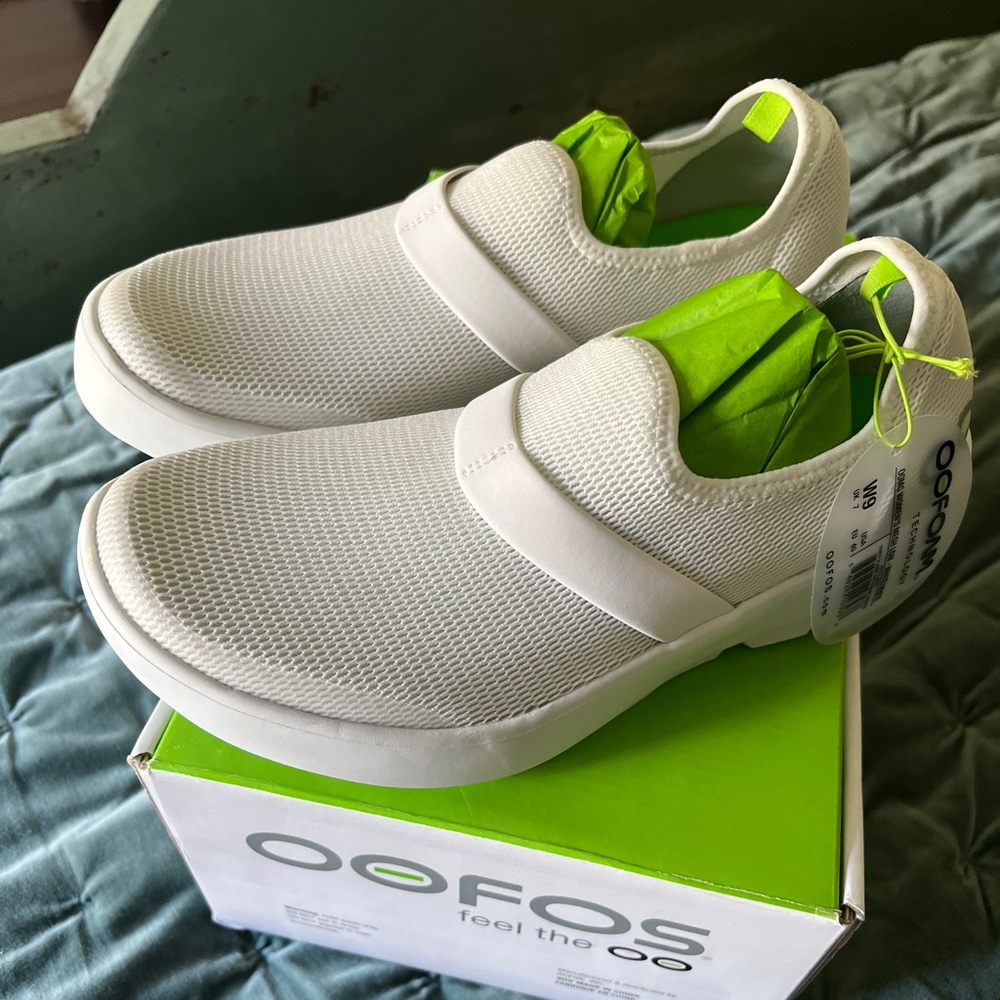 OOFOS brand new!